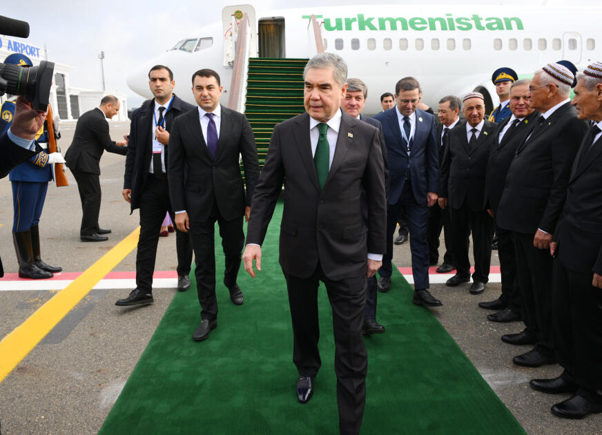 Qurbanqulu Berdiməhəmmədov Azərbaycana səfərə gəlib  FOTO