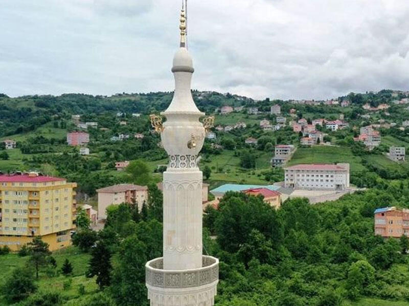 Minarəsi samovar şəklində məscid inşa edildi  FOTO