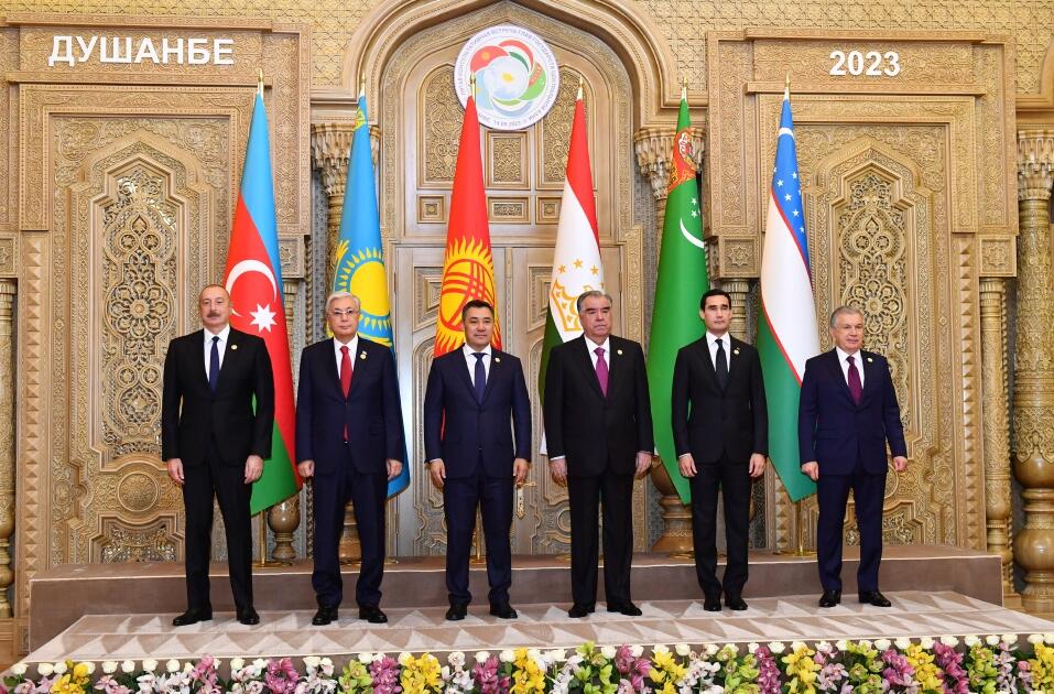 Azərbaycan Prezidenti: Mərkəzi Asiyadan olan şirkətlərin Ələt Azad İqtisadi Zonasına marağını görürük