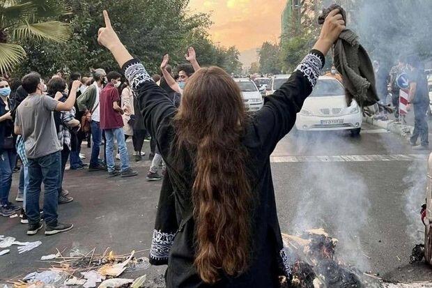 İranda baş örtüyü tələbi ləğv olunur? Dini liderin açıqlamasında