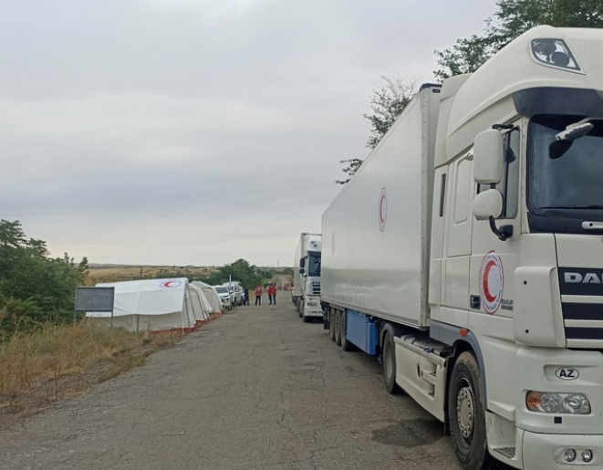 Bakıdan 40 ton humanitar yardım aparan karvan AğdamXankəndi yolunda gözləyir