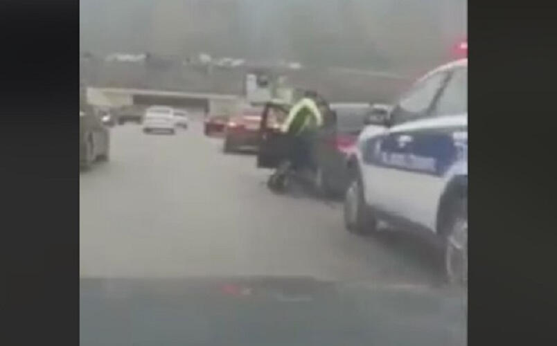 Yol polisi ilə sürücünün əlbəyaxa olması görüntüləri barədə AÇIQLAMA