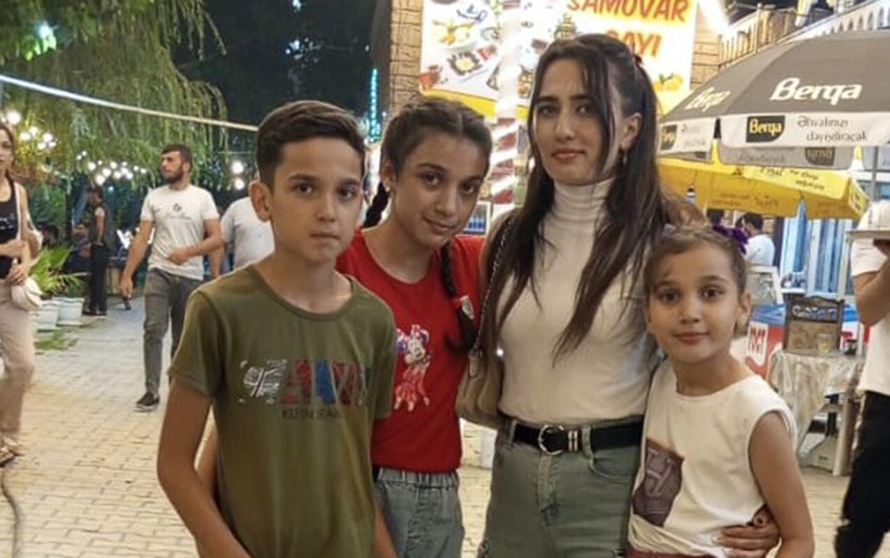Üç uşaq anası qızı ilə sinif yoldaşı oldu   31 yaşında attestat aldı 
