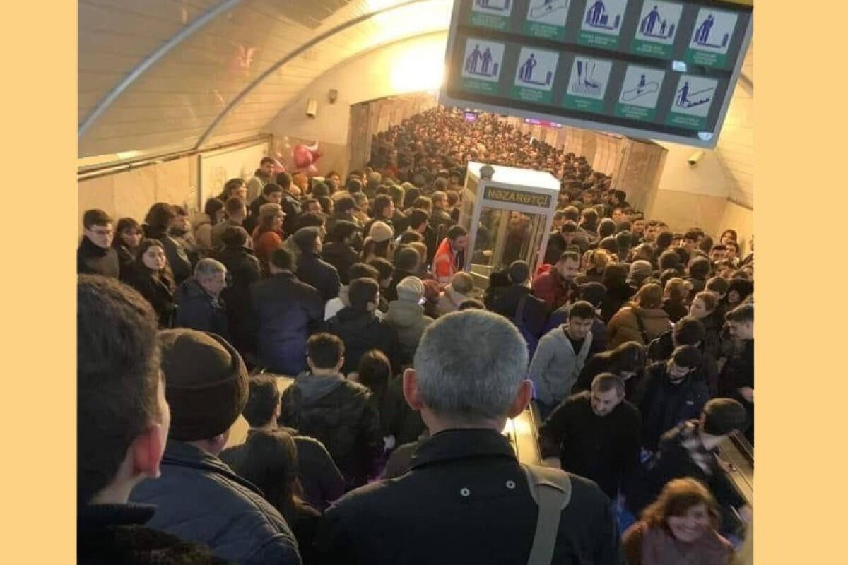 Metroda sıxlıq yarandı  Səbəb  FOTO