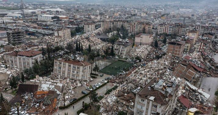 6 FEVRAL ZƏLZƏLƏLƏRİ: BİR G&Uuml;N&Uuml;N FACİƏSİ, &Ouml;M&Uuml;RL&Uuml;K DƏRS.