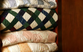 Evində kənd yorğanı olanlar yaşadı: Sandıqları a&ccedil;mağın vaxtı gəldi