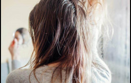 Saçınız tez yağlanırsa, belə edin  20 qəpiklik çarə