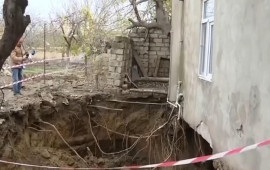 Binəqədidə evin bünövrəsi çökdü  “Evə gələn kimi gördük ki,..." 