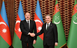 İlham Əliyev Qurbanqulu Berdiməhəmmədova zəng edib