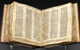 Mindən çox yaşı olan İncil 38,1 milyon dollara satılıb
