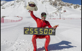 Xizəkçidən yeni dünya rekordu  255 km/saat  VİDEO