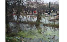 Lənkəranda qəbiristanlığı su basıb 