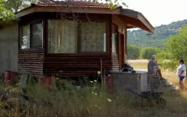 Kurtlar Vadisinin məşhur aktyoru indi daxmada yaşayır 