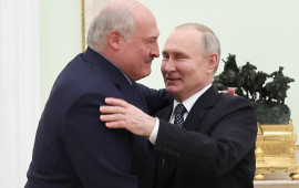 Putin Lukaşenkonu ingiliscə salamladı  VİDEO