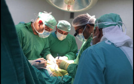 Qayınana kürəkəninə böyrəyini verdi 