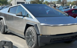 Maskla "arası dəyən" Tramp "Tesla"sını satmaq istəyir