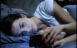 Gecə saatlarla telefona baxanlara pis xəbər