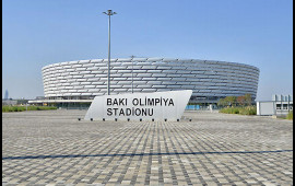 Maşını qaçırıb stadiona daxil olmaq istədi