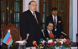 Heydər Əliyevin bir günü: 1994cü ilin fevralında Türkiyəyə ilk rəsmi səfər 
