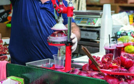 Küçədə satılan nar şirəsi zəhərlənməyə səbəb ola bilər