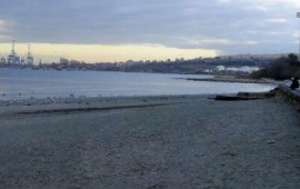 İstanbulda dəniz 15 metr geri çəkildi  FOTO