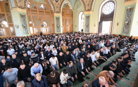 Təzəpir məscidində bayram namazı qılındı