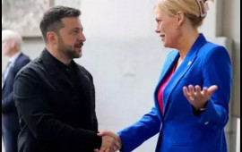 Zelenski uzun müddət sonra ilk dəfə kostyum geyindi  FOTO