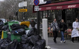 Paris küçələrində 5 min tondan çox zibil yığılıb  VİDEO