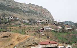 Daha bir erməni yalanı ifşa edildi: O evi özləri vurub 