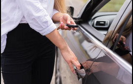 Azərbaycanda ərini sevgilisi ilə bir yerdə tutan qadın görün nə etdi