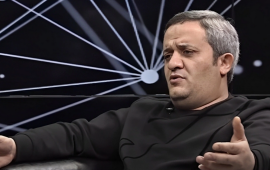 "1 qəpiklik olmayan mahnılarımla bilirsən, nə qədər pul işləmisən?"