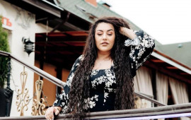 "Elə bil sənin arvadın orada oturub, o da lüt vəziyyətdə..."