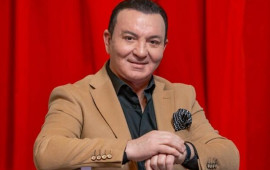 "Vikpediyasında yazıb ki, məndən cavandır"