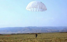 Türkiyədə 26 paraşütçü qasırğaya düşdü