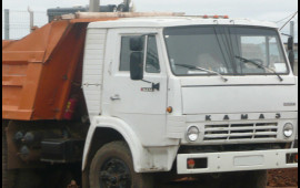 BakıQazax yolunda minik avtomobili “Kamaz”la toqquşdu: