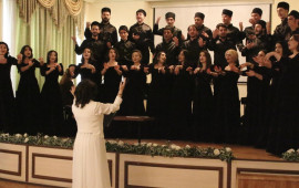 Cahangir Cahangirov adına Xor dahi bəstəkar  Üzeyir Hacıbəylinin 140 illik yubileyinə həsr olunmuş konsertlə çıxış edib  FOTO