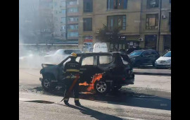 Bakıda avtomobil yanır