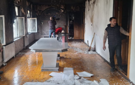 Oğrular m&uuml;rəbbə yeyib evi yandırdılar 