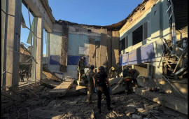 Rusiya Zaporojyedə avtovağzal və klinikanı bombaladı  20yə yaxın yaralı var  FOTO