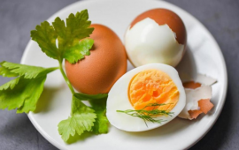 M&uuml;kəmməl qaynadılmış yumurtanın sirri: Peşəkarlar onu necə soyudur?