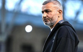 &Ouml;z stadionu olan Xalq artisti Qurban Qurbanovdan inciməsindən DANIŞDI