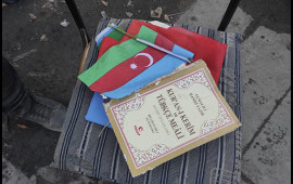 Dağıntılar altında qalan tələbənin evindən Quran və bayraq çıxdı...  FOTO