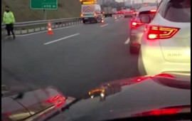 Tıxacda soldan girib qabağa düşmək istəyirdi, geri düşdü  VİDEO