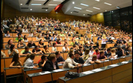 "Ali təhsil diplomu ilə əmək bazarının tələbləri arasında uçurum var"  Ekspert