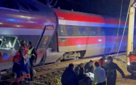 İspaniyada iki qatar toqquşdu  39 &ouml;l&uuml;, 73 yaralı var 