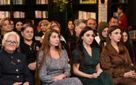 Bakı Kitab Mərkəzində “Zəfər sevinci” adlı musiqiliədəbi gecə keçirilib 