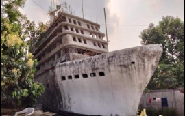 Arzusu gerçəkləşdi: 13 ilə "Titanik"in evini tikdi  VİDEO