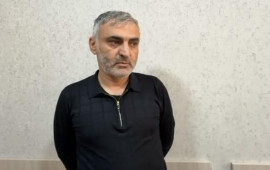 Maskalı şəxs evə basqın etdi: Xəsarət alan var