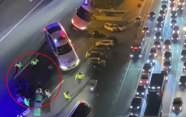 "Cresent Mall"ın qarşısında bədbəxt HADİSƏ  Qadın &Ouml;LD&Uuml; 