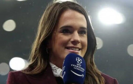 "Qarabağ"ın oyununa xanım jurnalist niyə ayaqyalın &Ccedil;IXIB? 